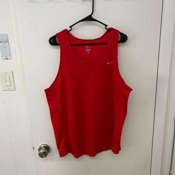 Nike Relaxed Red Sleeveless Tank Top - Picture 1 of 4